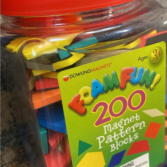 Magnetic pattern blocks - Picture 3 of 4